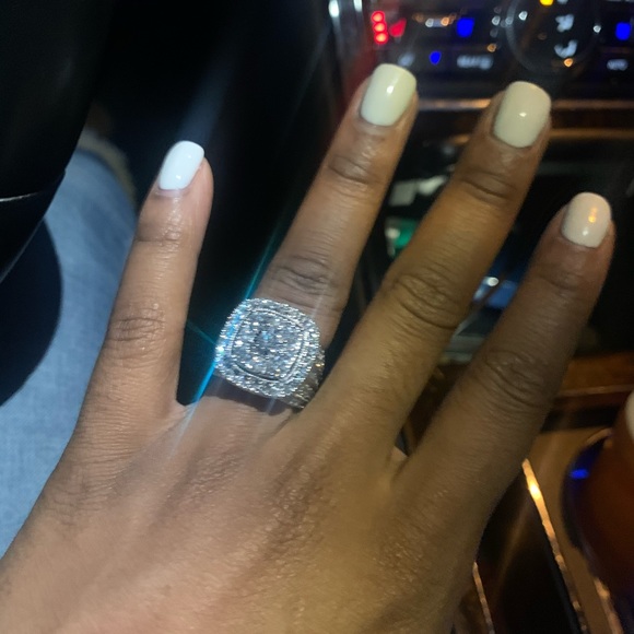 4ct Engagement Ring, Great condition, some scratches. - Picture 3 of 5